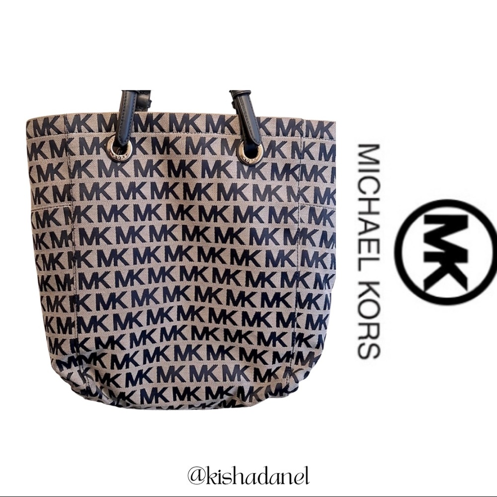 Michael Kors Navy Blue Bag / Laptop Book Bag, only used maybe twice